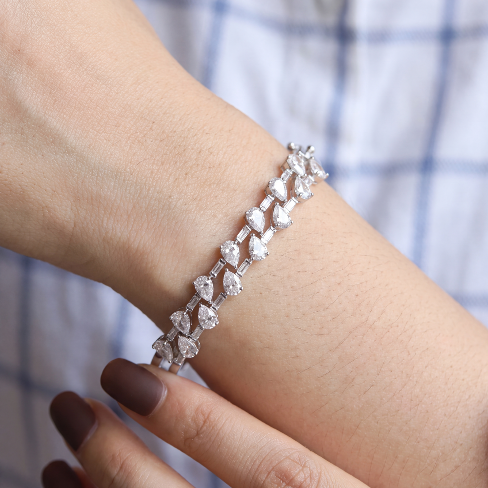 18K White Gold Pear & Emerald Diamond Bracelet - Image 3