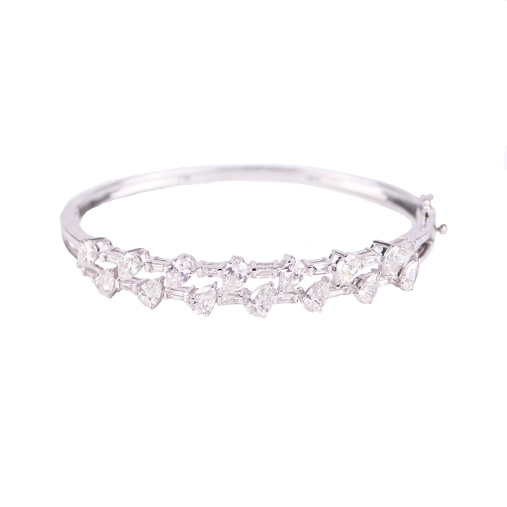 18K White Gold Pear & Emerald Diamond Bracelet